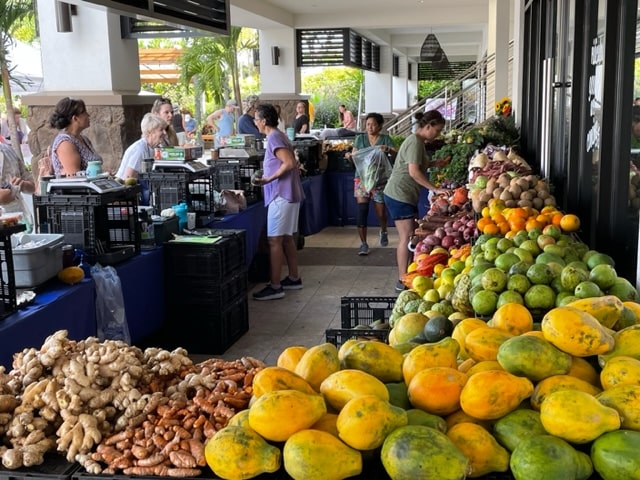 Volunteers_And_Produce_At_Farmers_Market