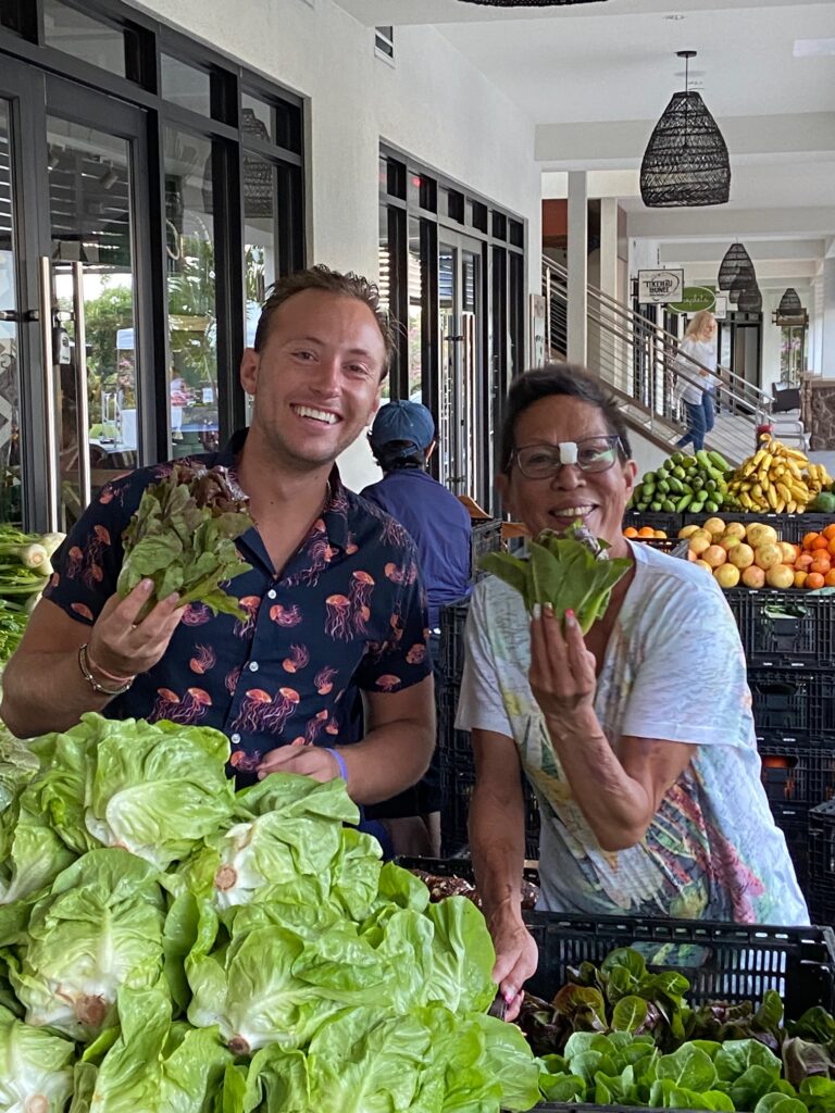 PGF_Volunteers_At_Wailea_Market